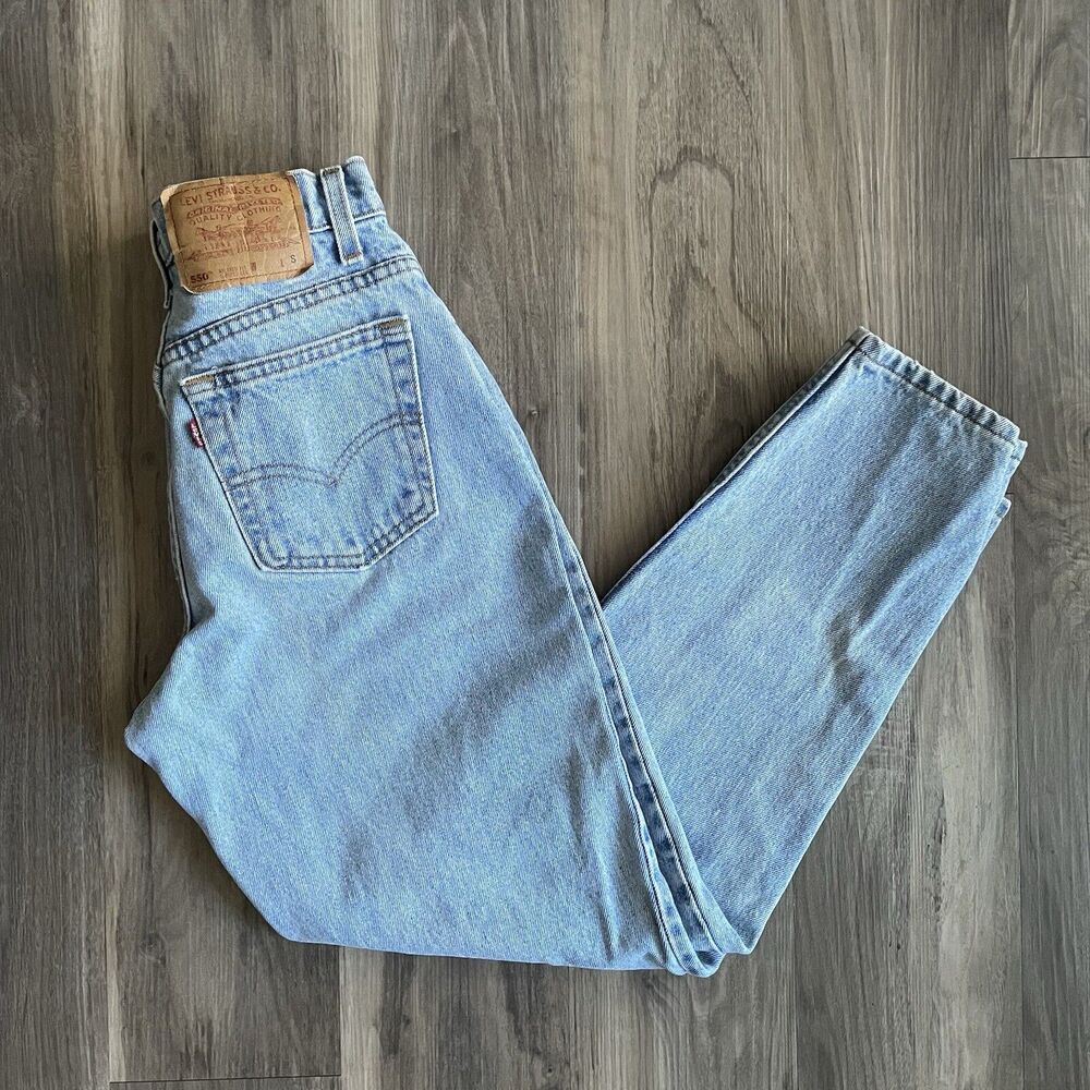 Vintage Levis 550 Relaxed Fit Tapered Jeans Women's Size 6 Short Light Wash 90s